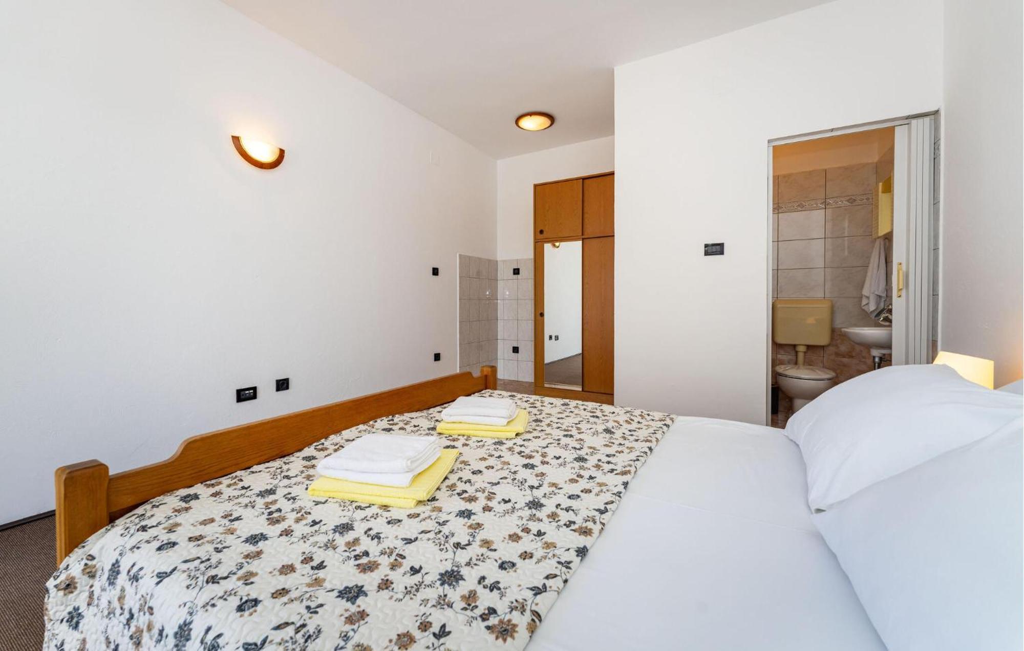 Beautiful Apartment In Galovac With Kitchen Εξωτερικό φωτογραφία