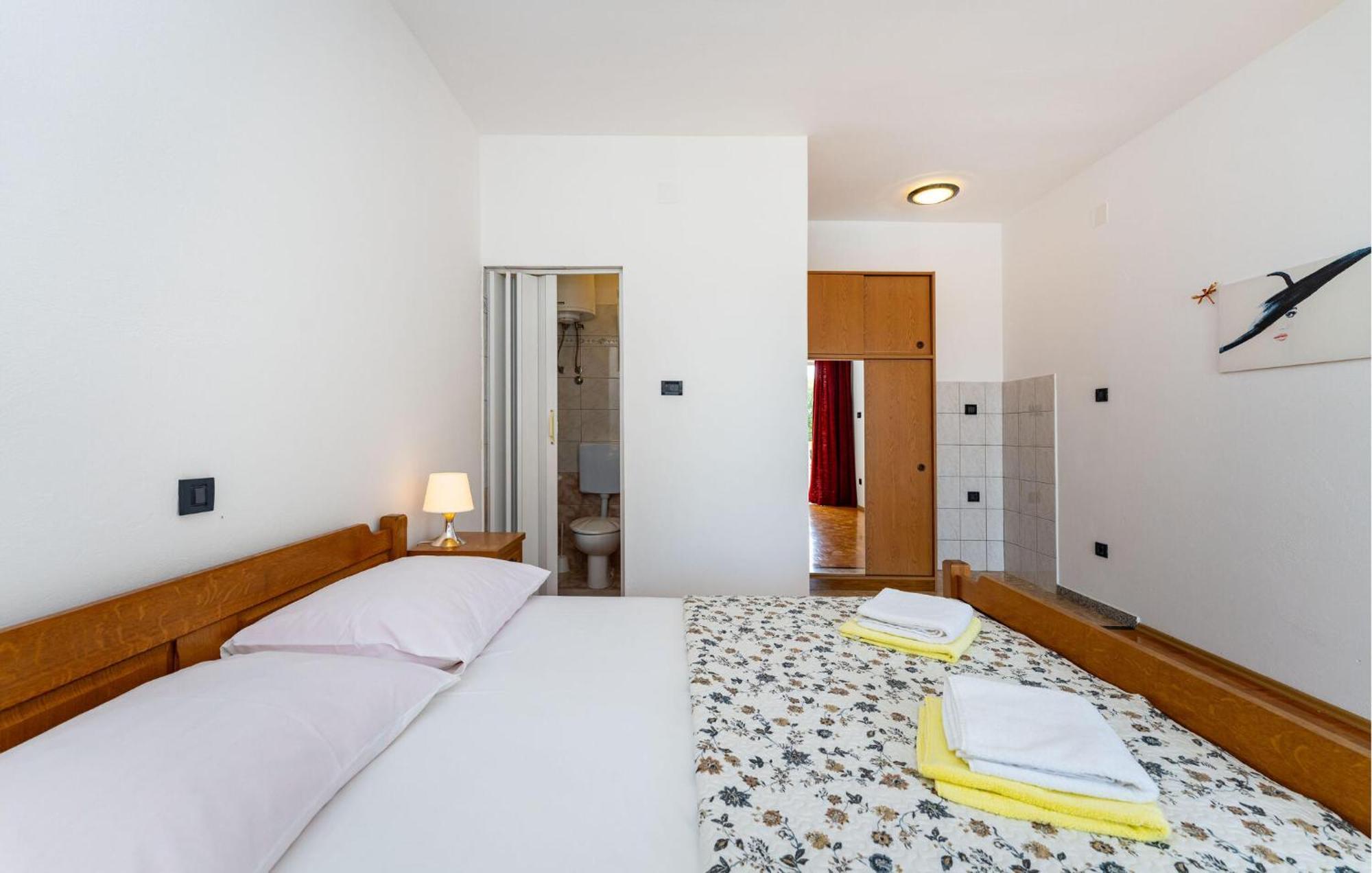 Beautiful Apartment In Galovac With Kitchen Εξωτερικό φωτογραφία