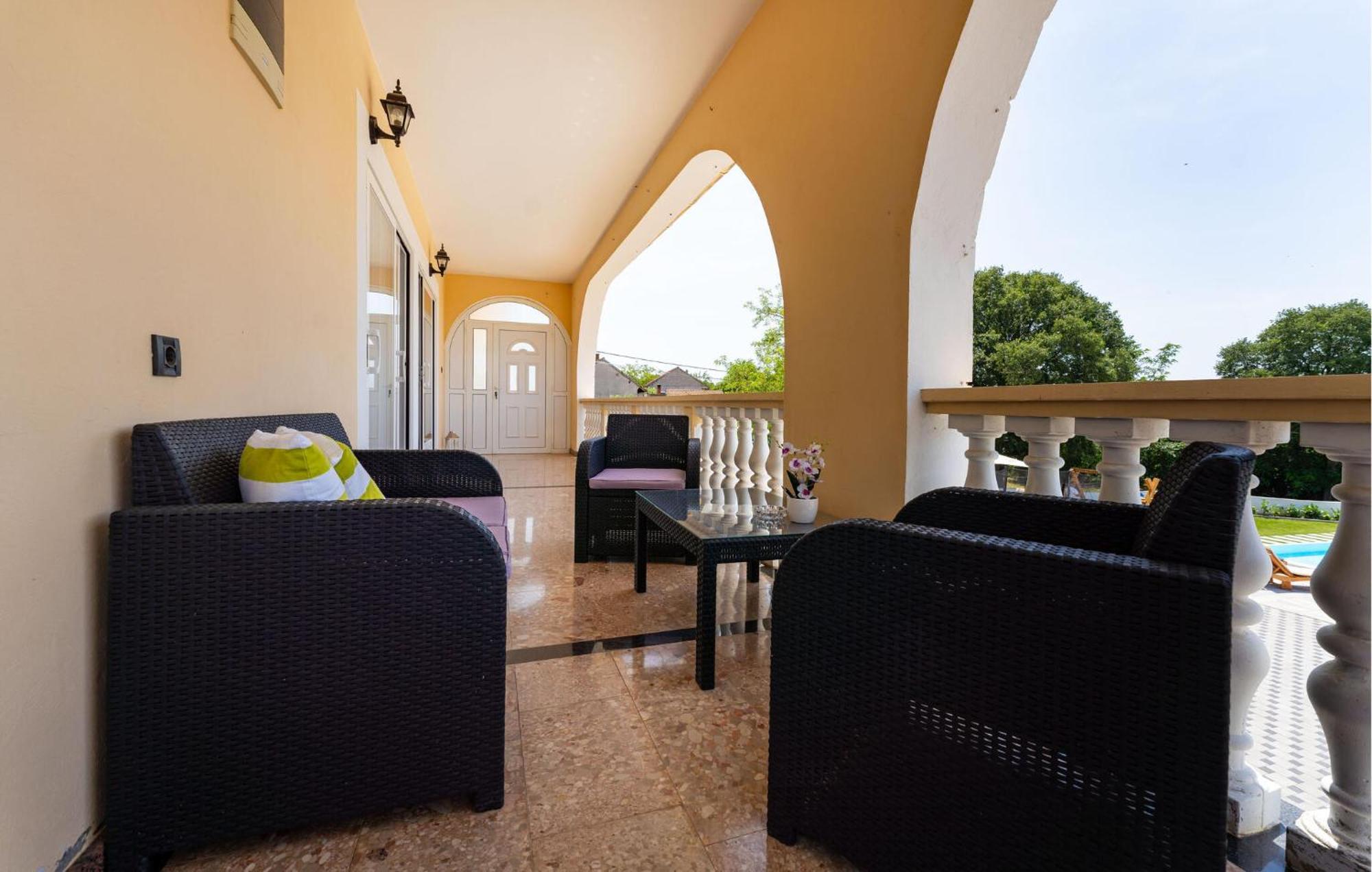 Beautiful Apartment In Galovac With Kitchen Εξωτερικό φωτογραφία