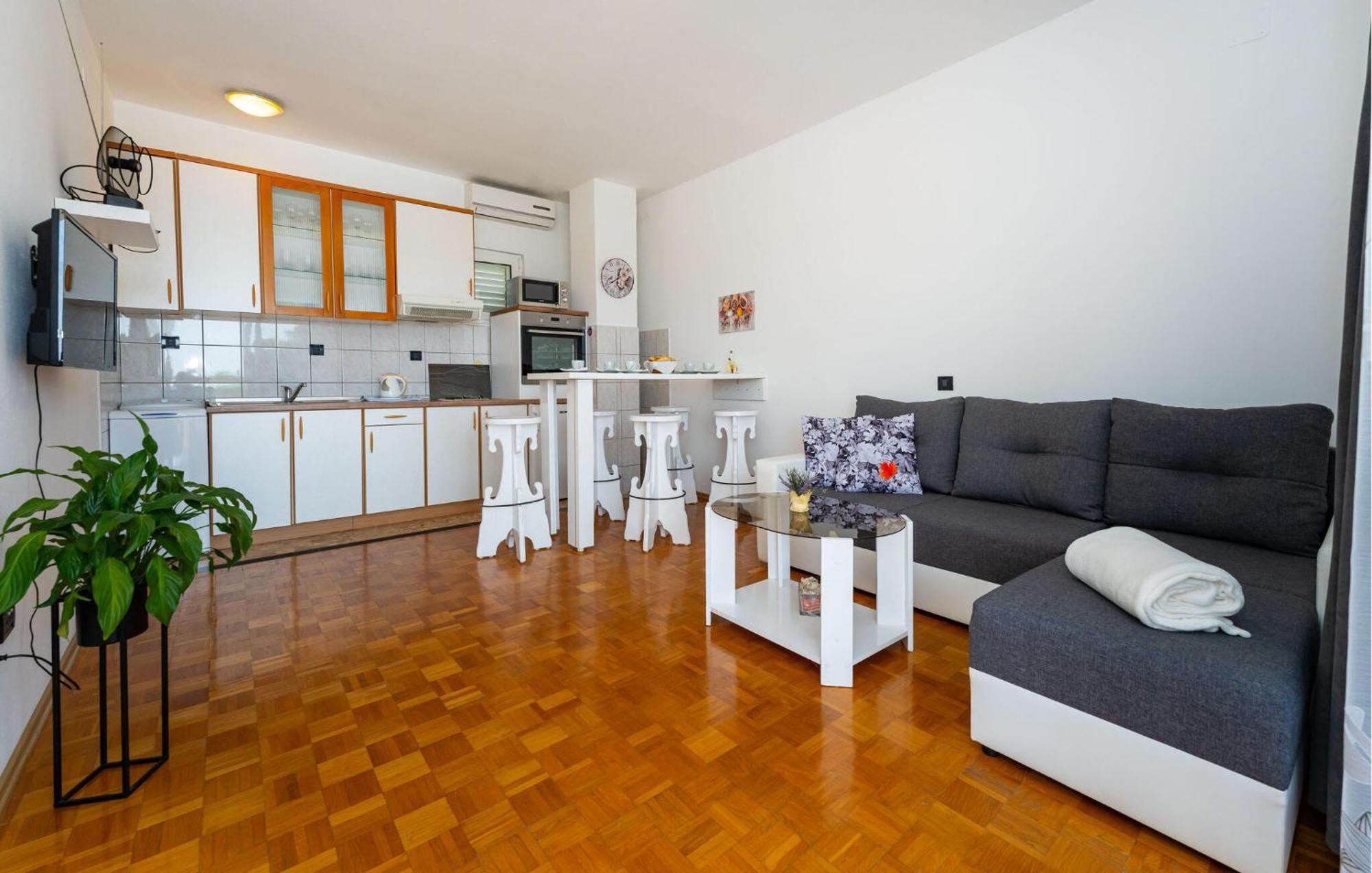 Beautiful Apartment In Galovac With Kitchen Εξωτερικό φωτογραφία