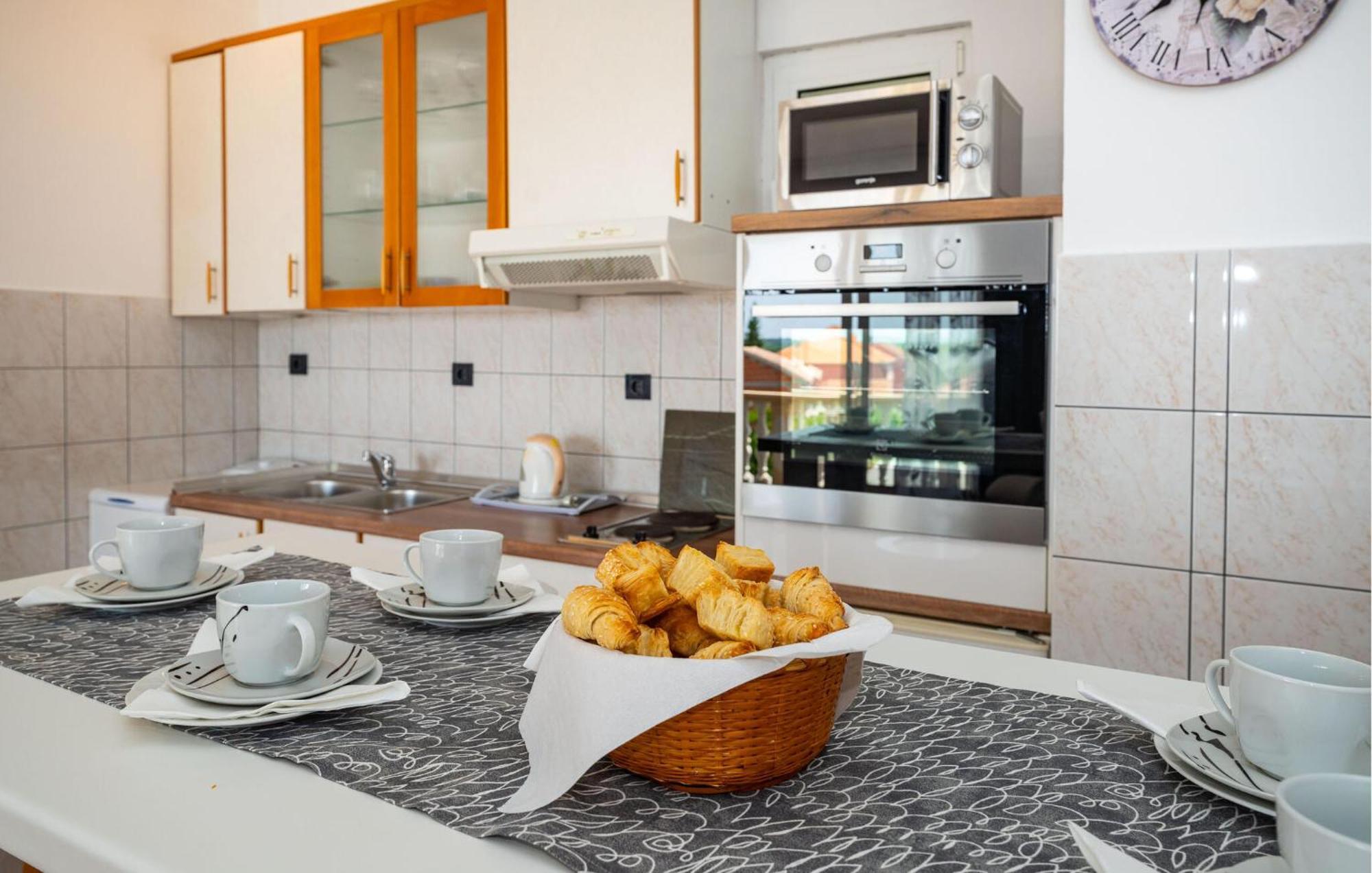 Beautiful Apartment In Galovac With Kitchen Εξωτερικό φωτογραφία