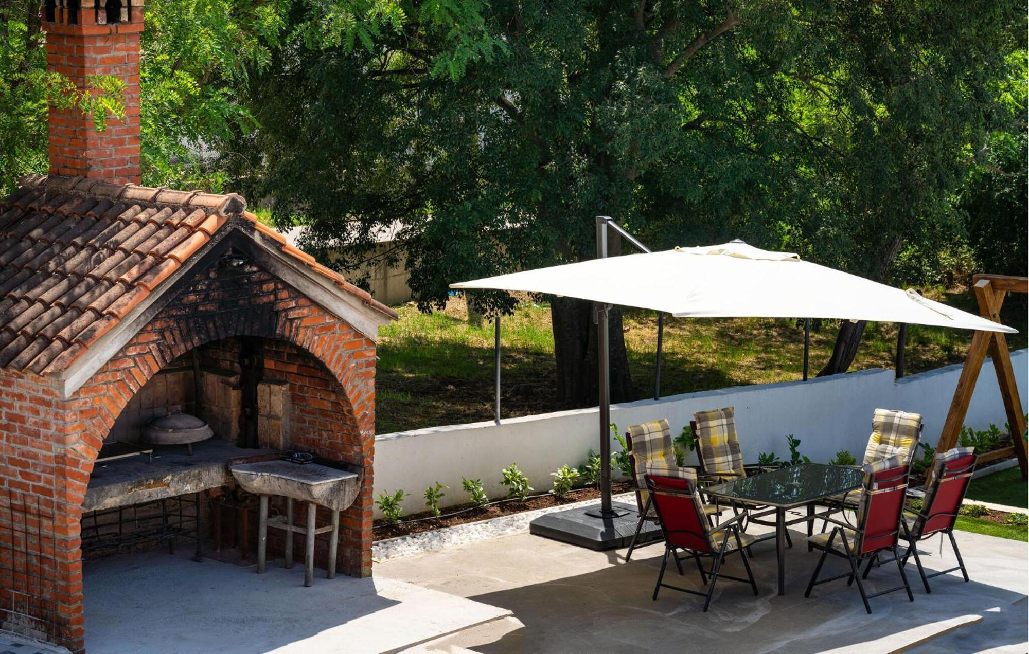 Beautiful Apartment In Galovac With Kitchen Εξωτερικό φωτογραφία