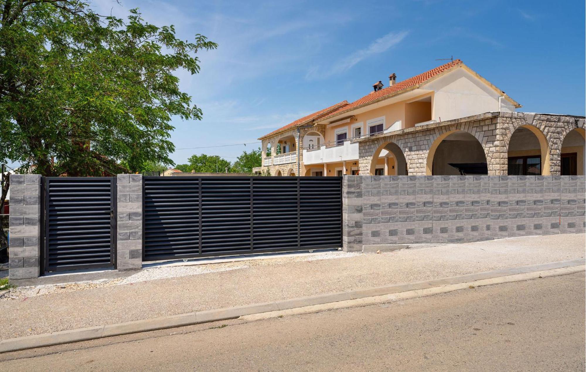 Beautiful Apartment In Galovac With Kitchen Εξωτερικό φωτογραφία