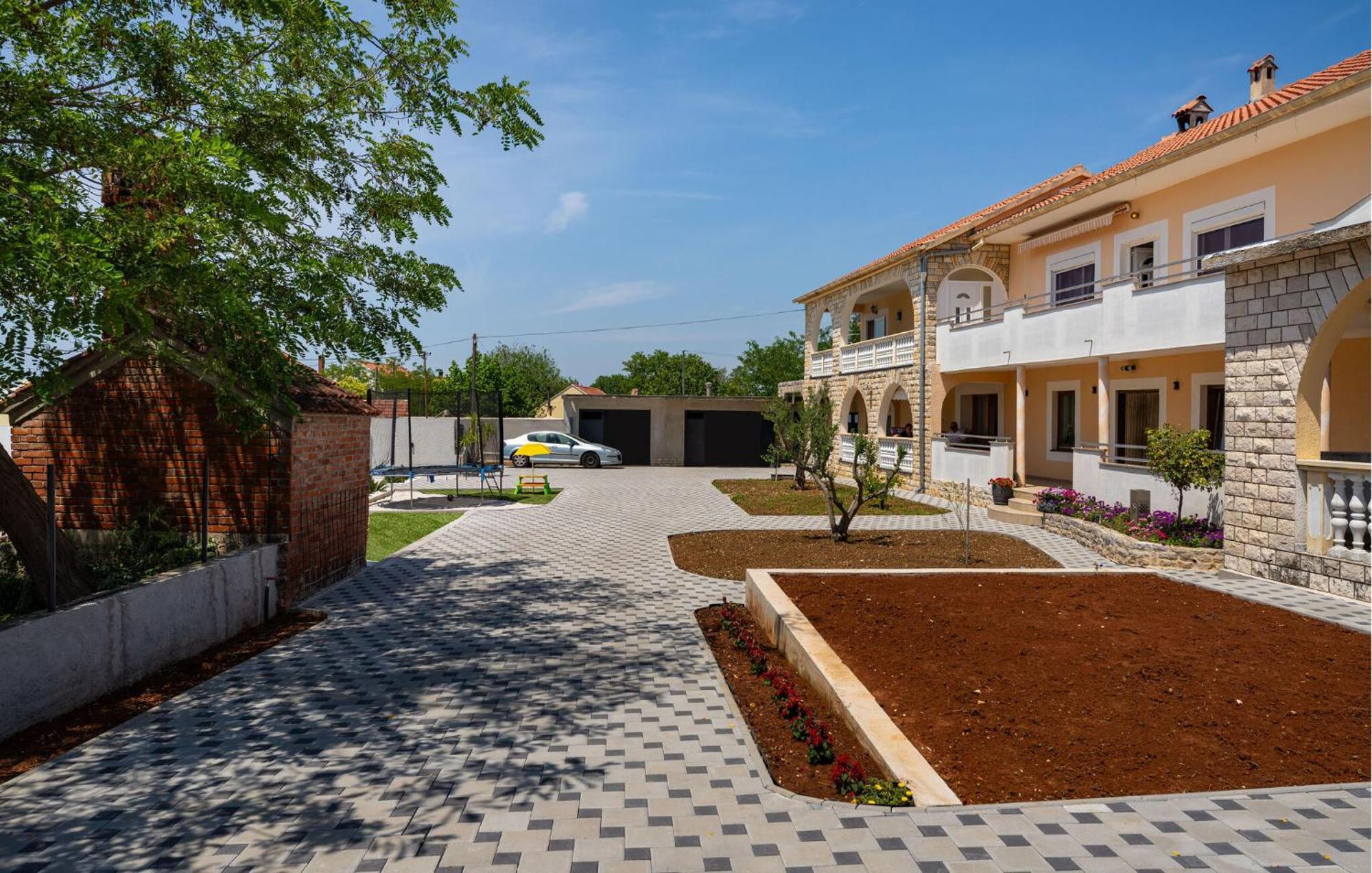 Beautiful Apartment In Galovac With Kitchen Εξωτερικό φωτογραφία