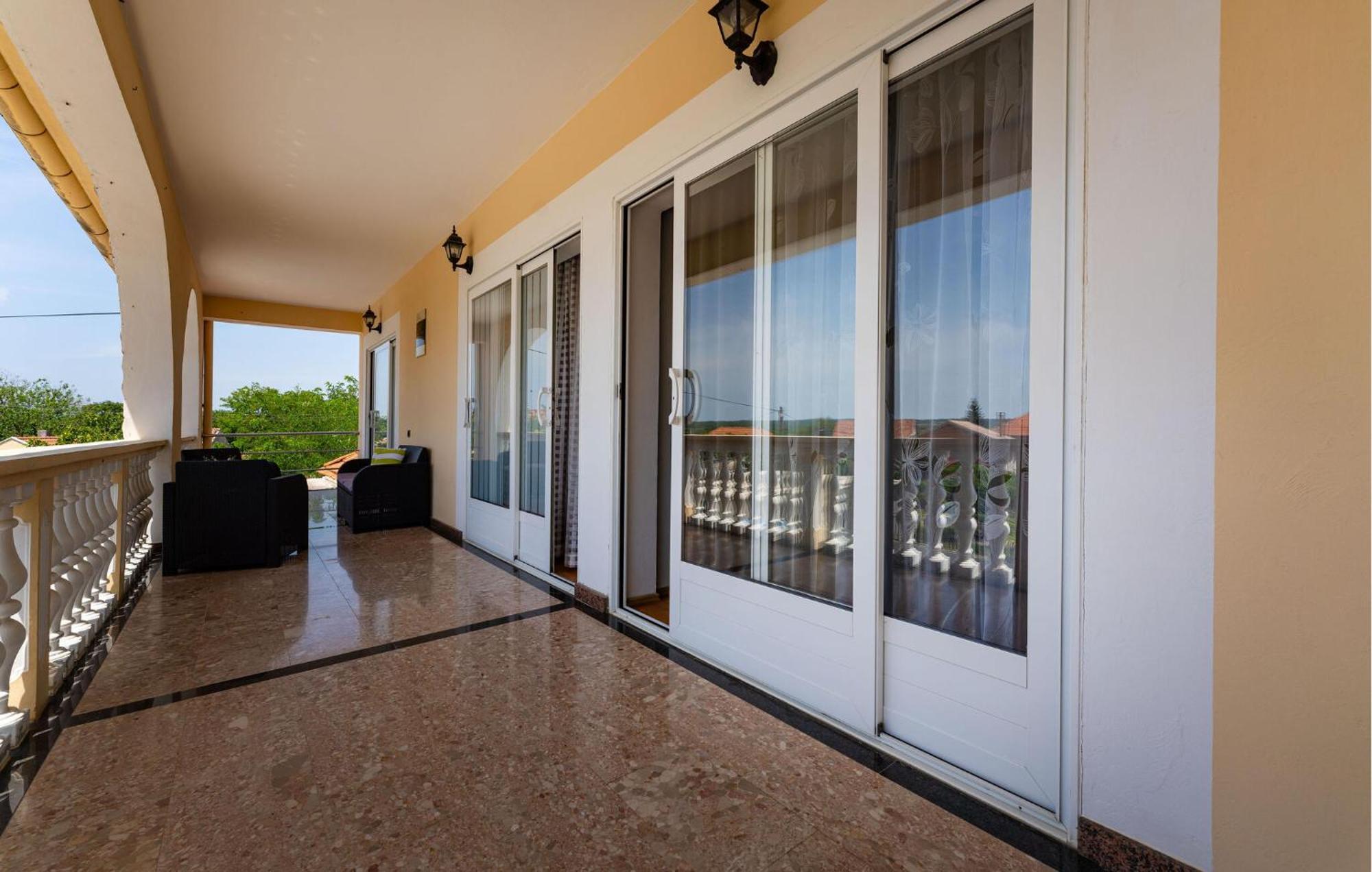 Beautiful Apartment In Galovac With Kitchen Εξωτερικό φωτογραφία